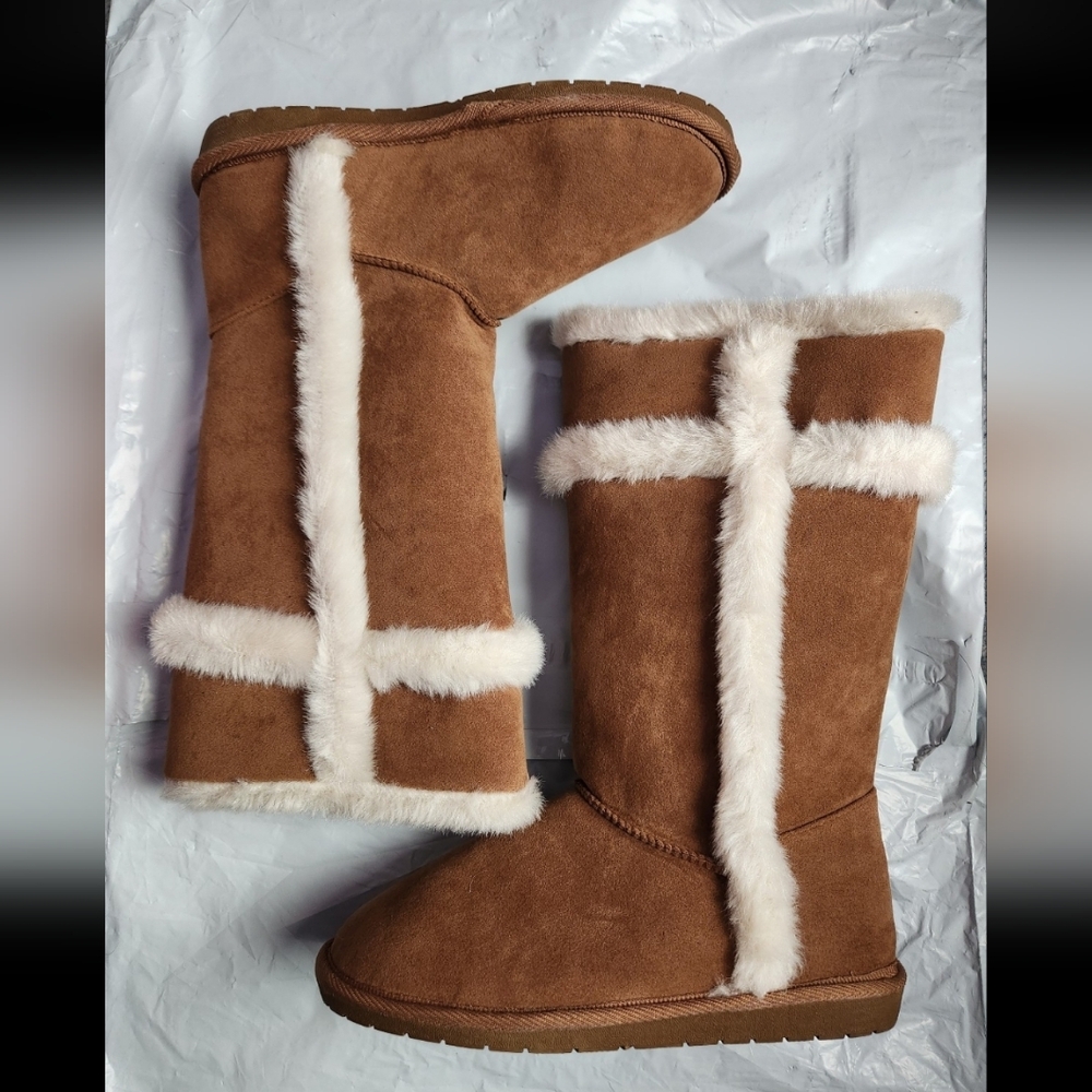 Brown Suede Boots with White Fur Trim - Picture 4 of 5
